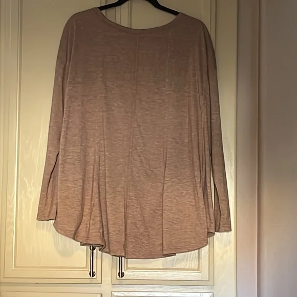 Tan blouse is new, no tags or brand. Size tag is wrong. I’m thinkin XL, generous - Picture 7 of 8